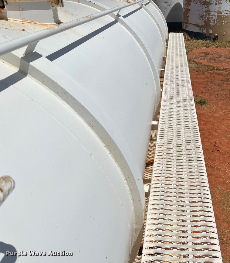 image for item DR1332 2002 Superior  tank trailer