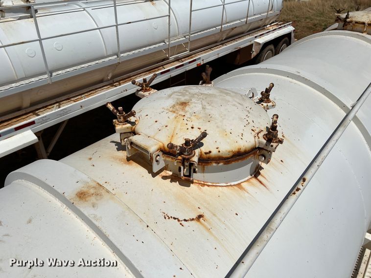 image for item DR1332 2002 Superior  tank trailer