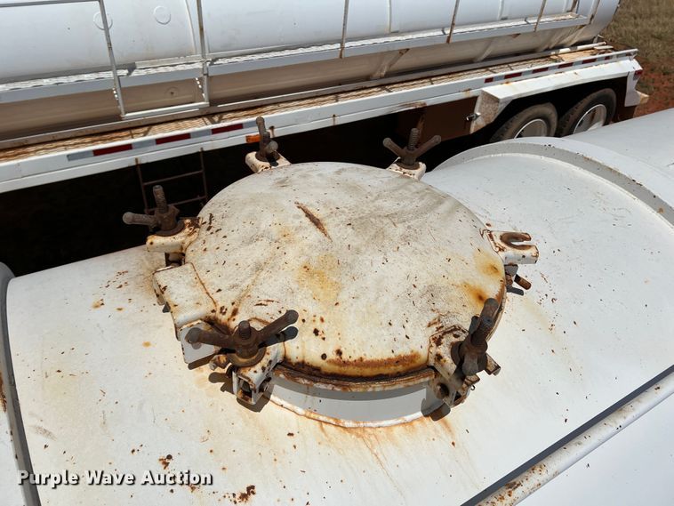 image for item DR1332 2002 Superior  tank trailer