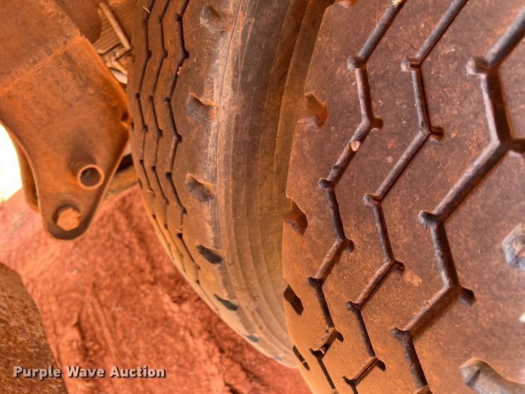 image for item DR1332 2002 Superior  tank trailer