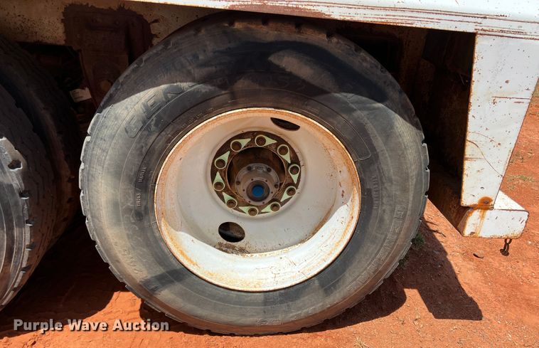 image for item DR1332 2002 Superior  tank trailer