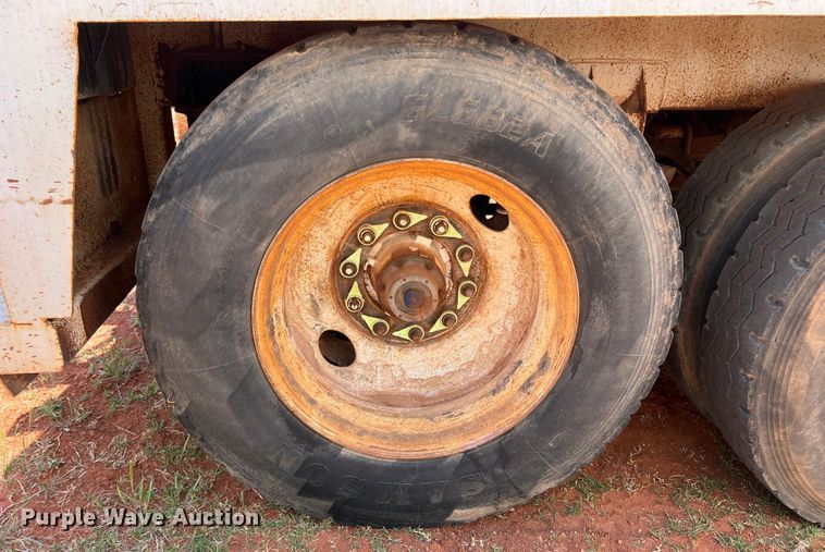 image for item DR1332 2002 Superior  tank trailer