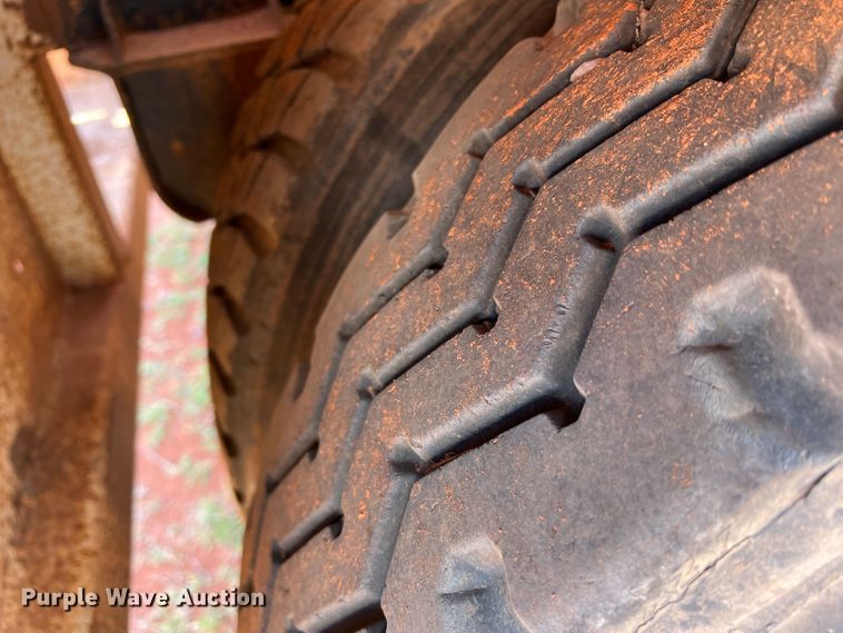 image for item DR1332 2002 Superior  tank trailer