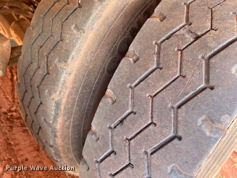 image for item DR1332 2002 Superior  tank trailer