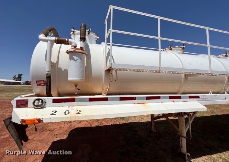 image for item DR1333 1993 Eagle GEVT-130B  tank trailer