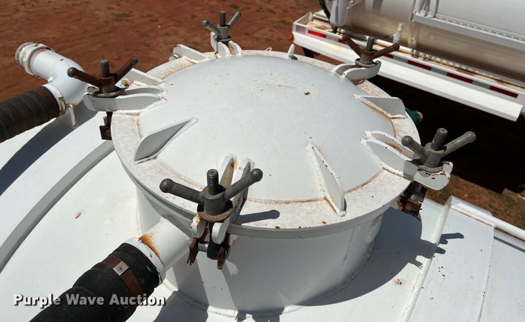 image for item DR1333 1993 Eagle GEVT-130B  tank trailer