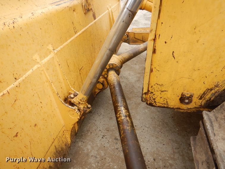 image for item DS8001 1998 Komatsu D155AX  dozer