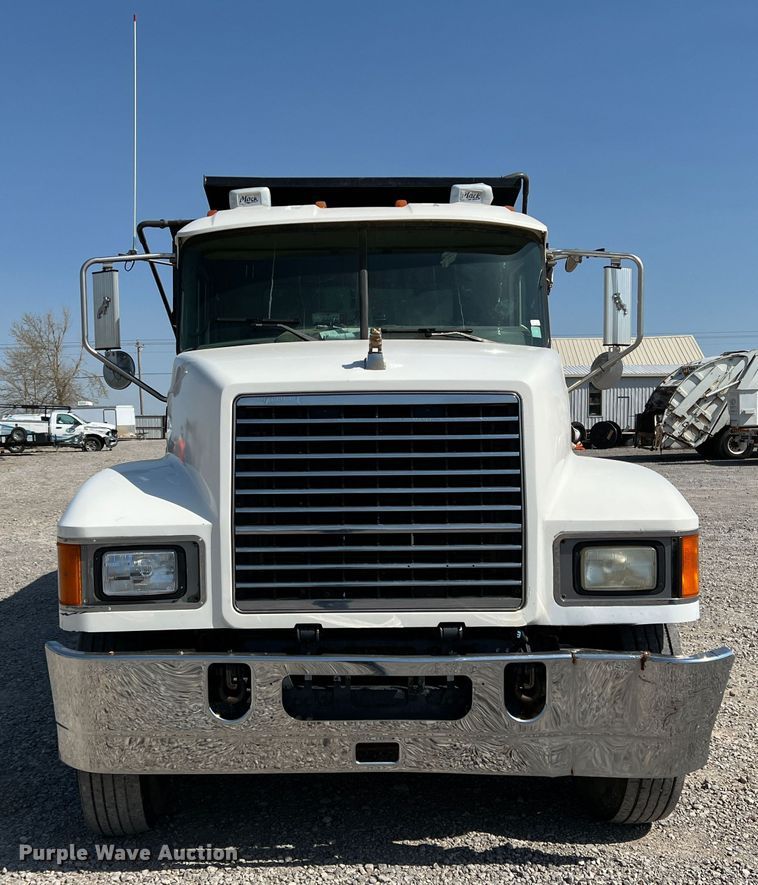 image for item IG9418 2009 Mack 600  dump truck