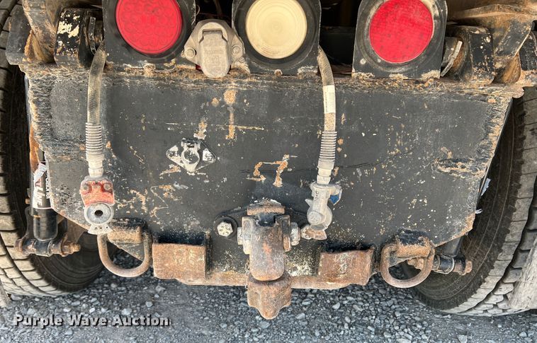 image for item IG9418 2009 Mack 600  dump truck