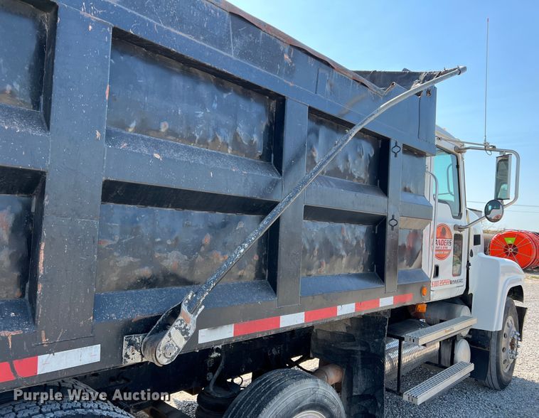 image for item IG9418 2009 Mack 600  dump truck