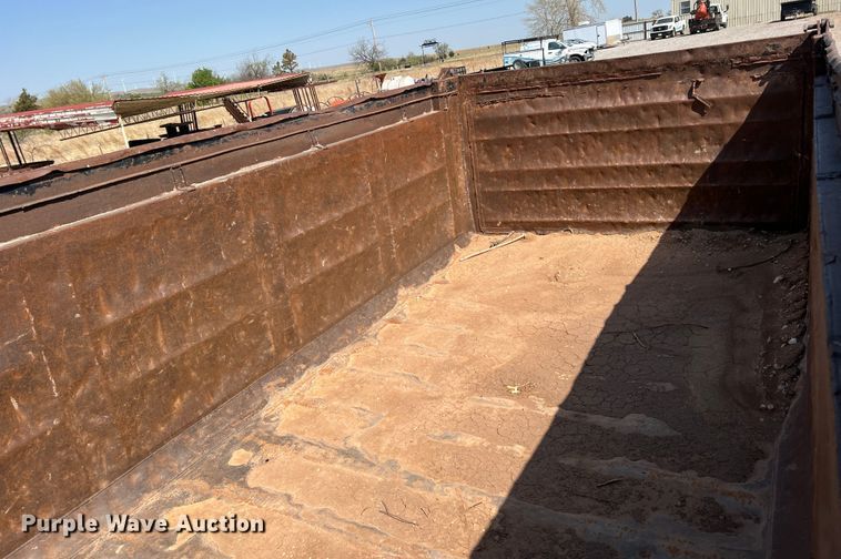 image for item IG9418 2009 Mack 600  dump truck