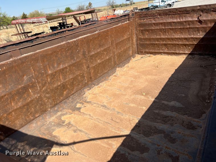 image for item IG9418 2009 Mack 600  dump truck