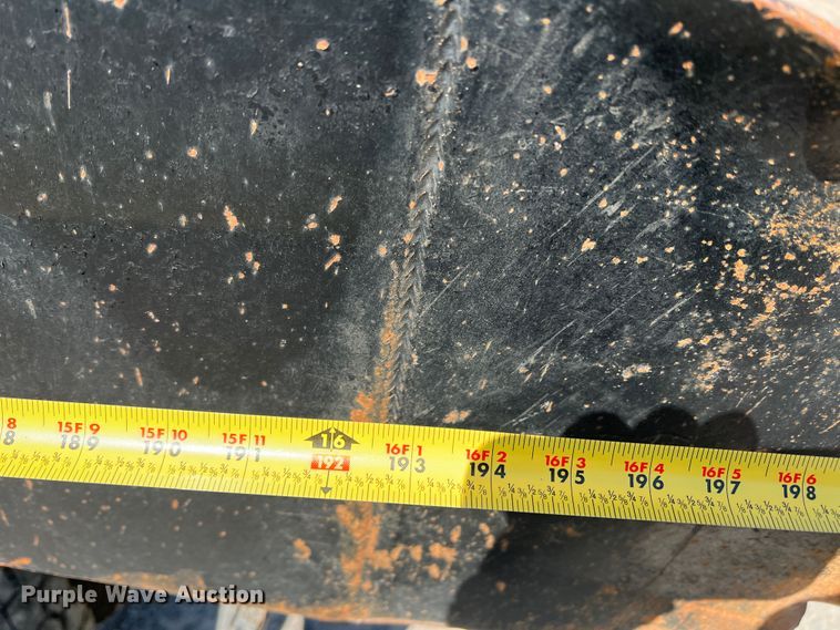 image for item IG9418 2009 Mack 600  dump truck