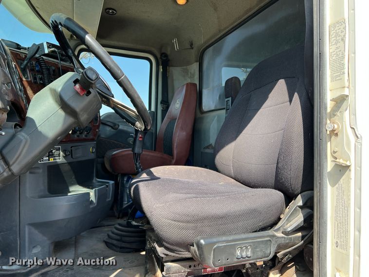 image for item IG9418 2009 Mack 600  dump truck