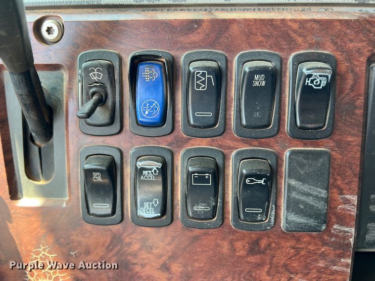 image for item IG9418 2009 Mack 600  dump truck