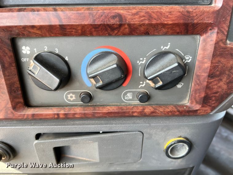 image for item IG9418 2009 Mack 600  dump truck