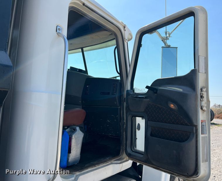 image for item IG9418 2009 Mack 600  dump truck