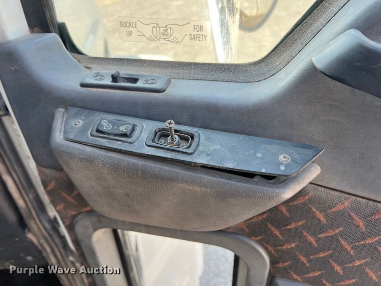 image for item IG9418 2009 Mack 600  dump truck