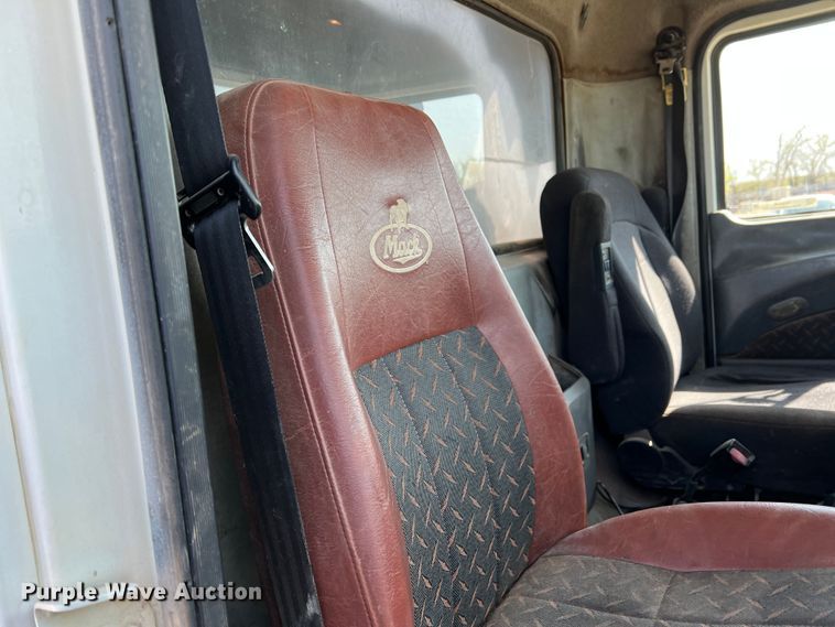 image for item IG9418 2009 Mack 600  dump truck