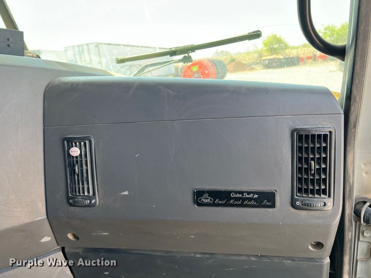 image for item IG9418 2009 Mack 600  dump truck