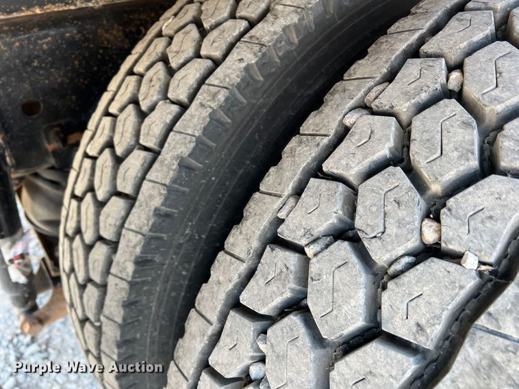 image for item IG9418 2009 Mack 600  dump truck