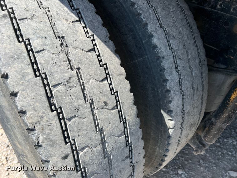 image for item IG9418 2009 Mack 600  dump truck