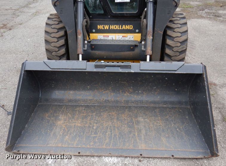 image for item IM9965 2011 New Holland L218  skid steer loader