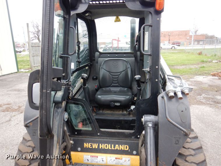 image for item IM9965 2011 New Holland L218  skid steer loader