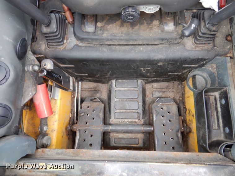 image for item IM9965 2011 New Holland L218  skid steer loader