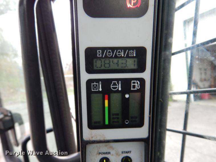 image for item IM9965 2011 New Holland L218  skid steer loader