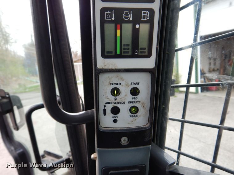 image for item IM9965 2011 New Holland L218  skid steer loader