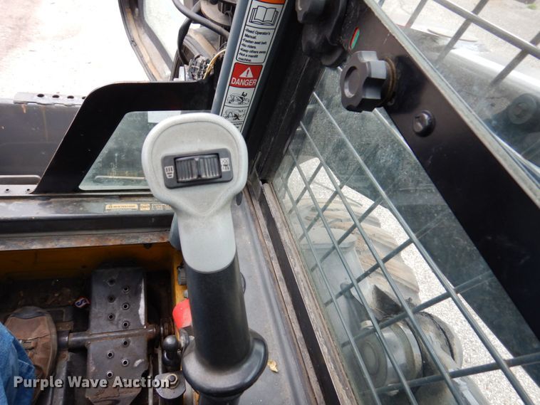 image for item IM9965 2011 New Holland L218  skid steer loader