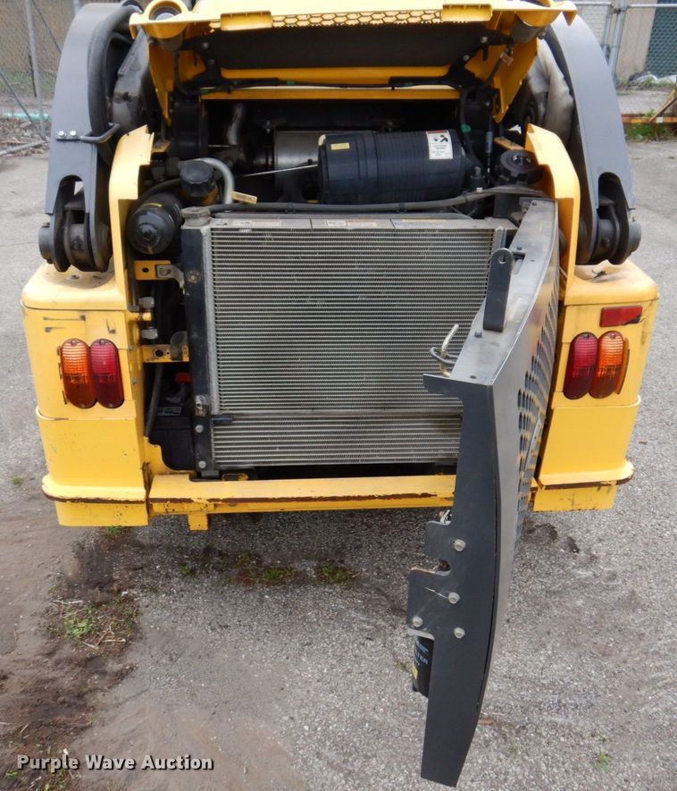 image for item IM9965 2011 New Holland L218  skid steer loader