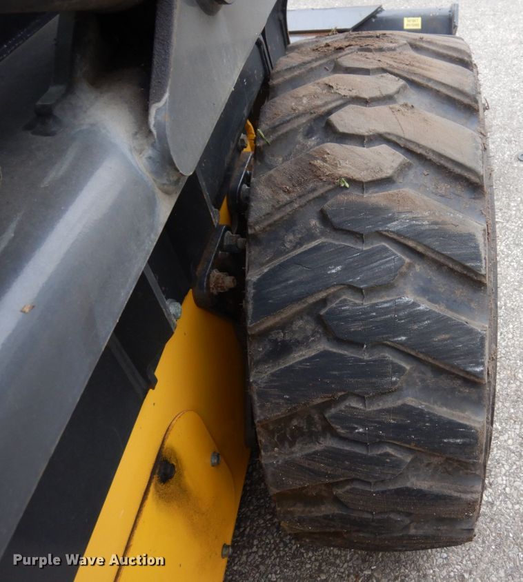 image for item IM9965 2011 New Holland L218  skid steer loader