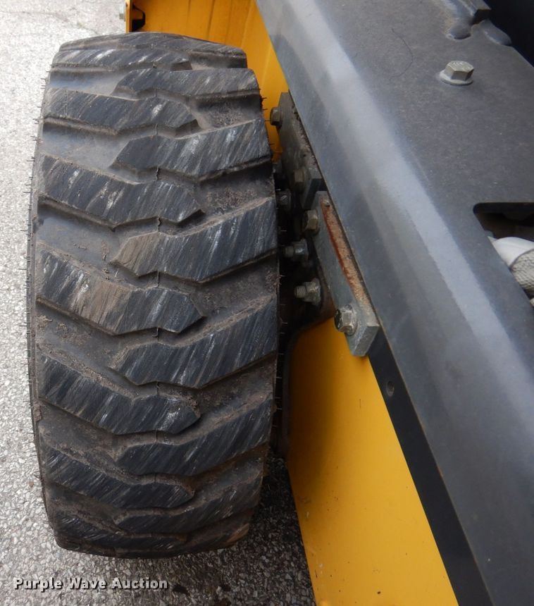 image for item IM9965 2011 New Holland L218  skid steer loader