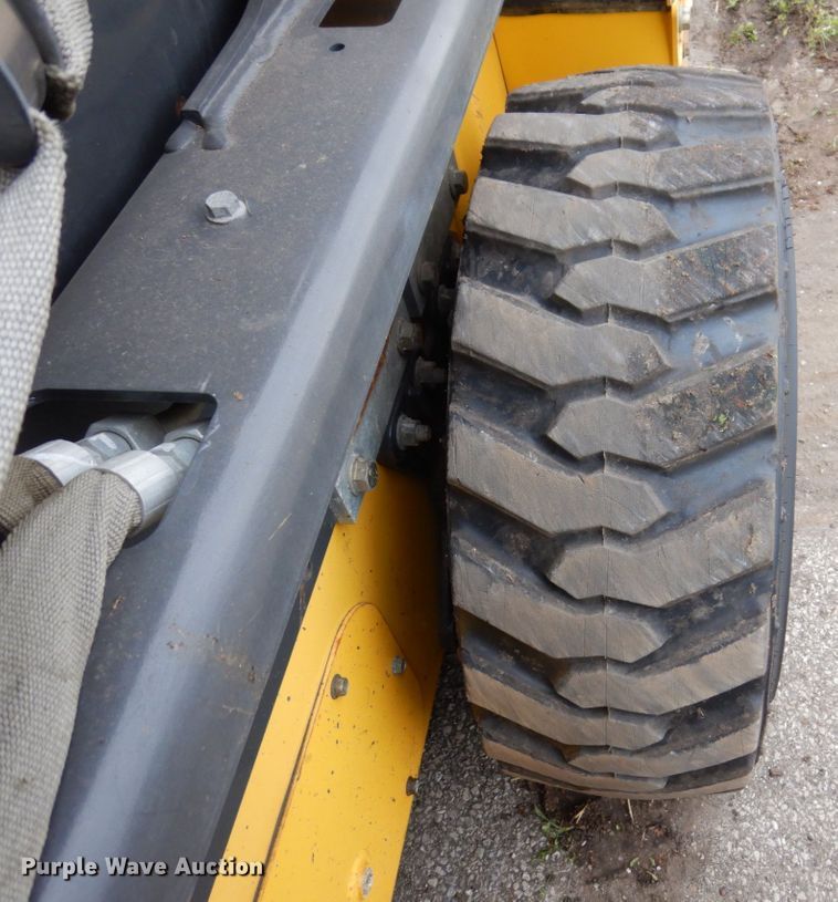image for item IM9965 2011 New Holland L218  skid steer loader