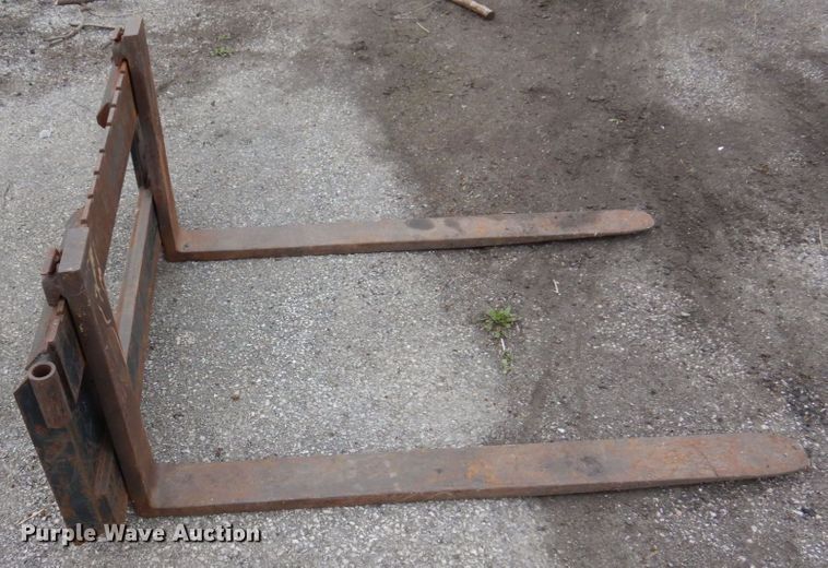 image for item IM9965 2011 New Holland L218  skid steer loader