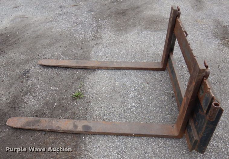 image for item IM9965 2011 New Holland L218  skid steer loader