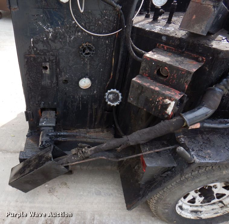 image for item IM9975 2001 Cimline 230D  melter applicator