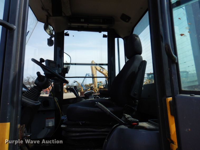 image for item IU9823 2010 Komatsu WA250-6  wheel loader