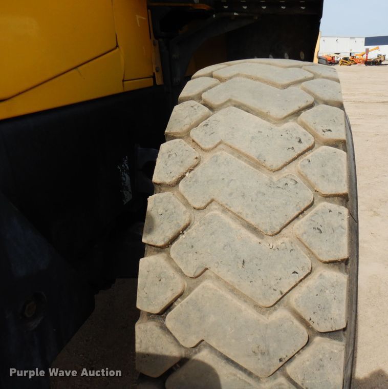 image for item IU9823 2010 Komatsu WA250-6  wheel loader