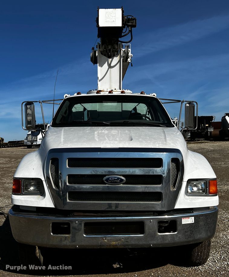 image for item JH9385 2005 Ford F750 Super Duty  crane truck