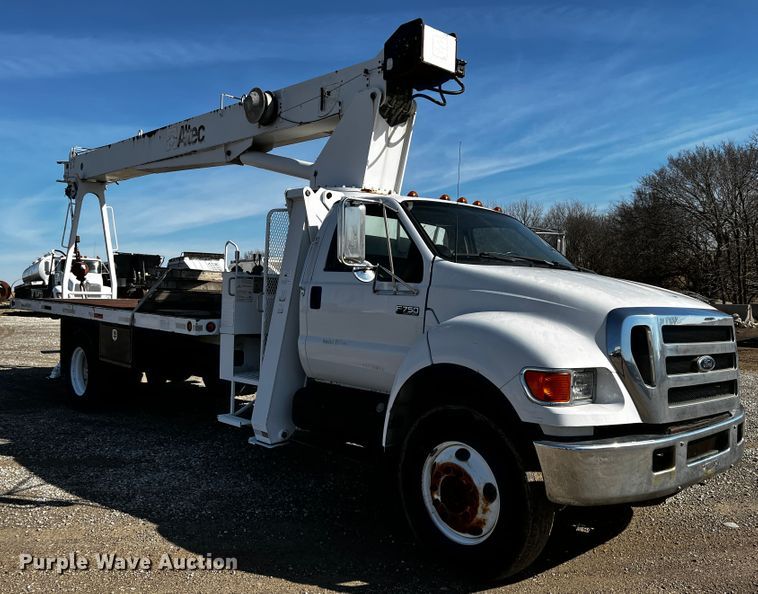 image for item JH9385 2005 Ford F750 Super Duty  crane truck