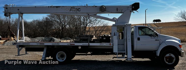 image for item JH9385 2005 Ford F750 Super Duty  crane truck