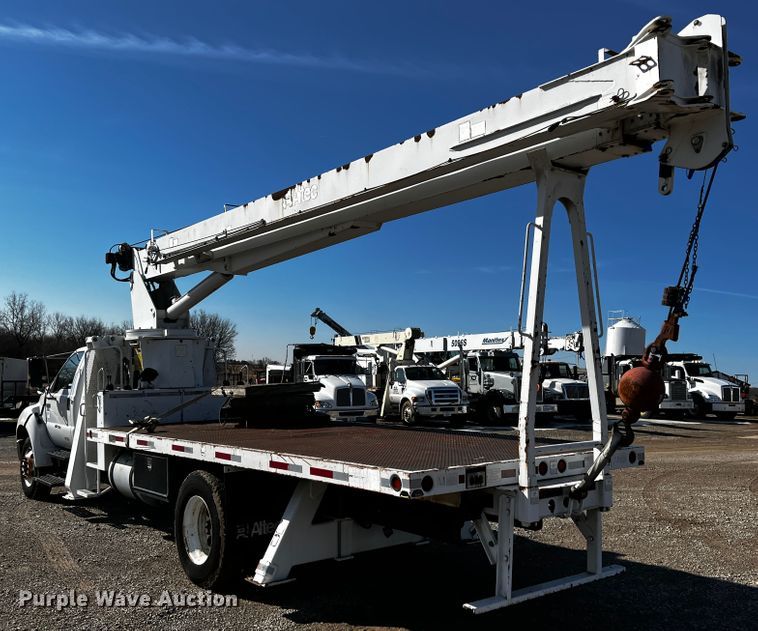 image for item JH9385 2005 Ford F750 Super Duty  crane truck