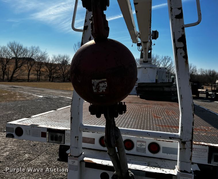 image for item JH9385 2005 Ford F750 Super Duty  crane truck