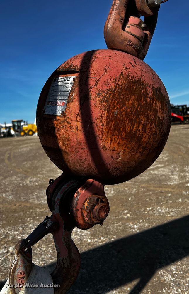 image for item JH9385 2005 Ford F750 Super Duty  crane truck