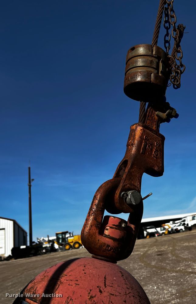 image for item JH9385 2005 Ford F750 Super Duty  crane truck