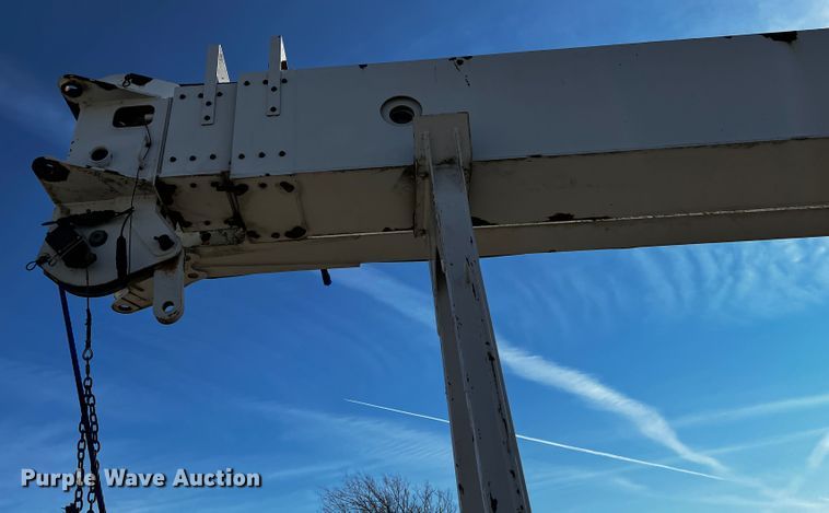 image for item JH9385 2005 Ford F750 Super Duty  crane truck