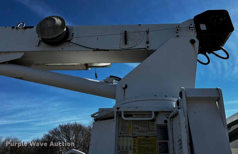 image for item JH9385 2005 Ford F750 Super Duty  crane truck